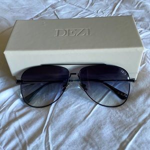 NEW 🤩🤩 Dezi sunglasses topshelf - black/ grey gradient